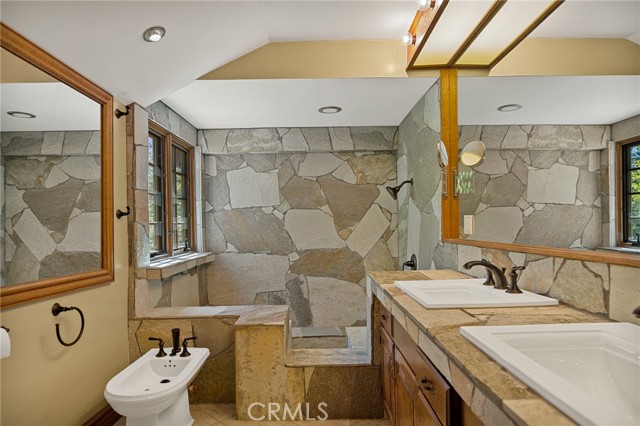 Detail Gallery Image 31 of 67 For 28476 North Shore Rd, Lake Arrowhead,  CA 92352 - 4 Beds | 4/2 Baths