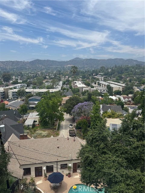 1537 Wildwood Drive, Eagle Rock CA: https://media.crmls.org/medias/ca5f6a25-5fd0-4db5-a166-4e4f2ac913e2.jpg