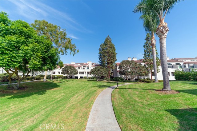 17202 Corbina Lane, Huntington Beach CA: https://media.crmls.org/medias/ca5fc6b4-c0c0-416a-8a00-758acde806a0.jpg