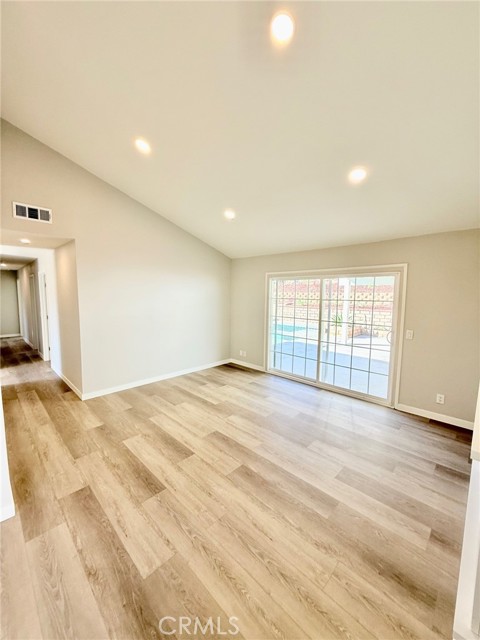 Detail Gallery Image 9 of 27 For 27215 Elias, Saugus,  CA 91350 - 4 Beds | 2 Baths