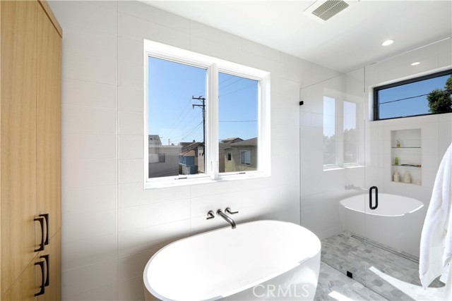 Detail Gallery Image 16 of 24 For 715 Narcissus #2,  Corona Del Mar,  CA 92625 - 2 Beds | 2 Baths