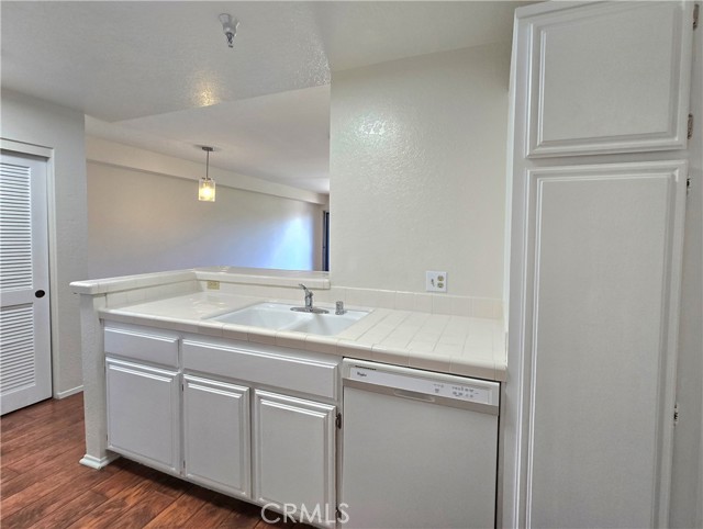 11410 Dolan Avenue, Downey CA: https://media.crmls.org/medias/ca620bbf-1765-42f7-8266-1fd8a33db564.jpg