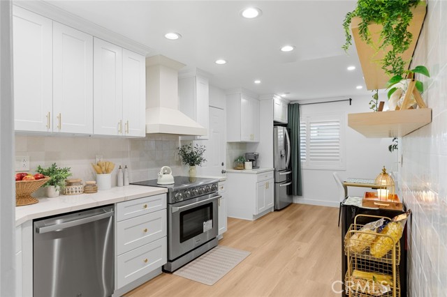 Detail Gallery Image 5 of 45 For 16782 Heritage Ln, Huntington Beach,  CA 92647 - 4 Beds | 2 Baths