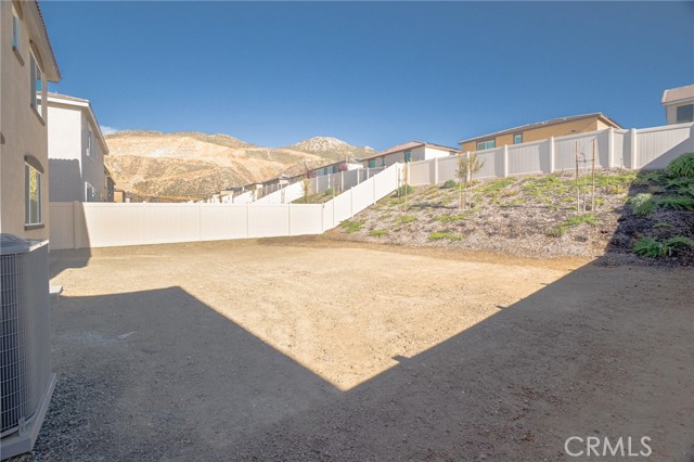 Detail Gallery Image 8 of 30 For 19536 Hanging Rock Rd., Lake Elsinore,  CA 92532 - 4 Beds | 3 Baths