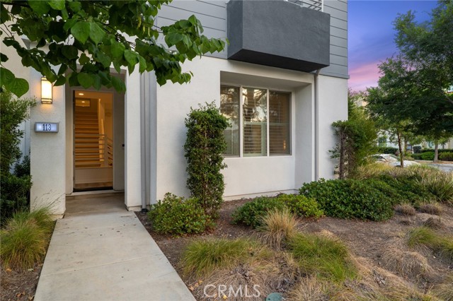 118 Modjeska, Irvine CA: https://media.crmls.org/medias/ca63fd7f-34a8-49c7-8f88-0174291e6050.jpg