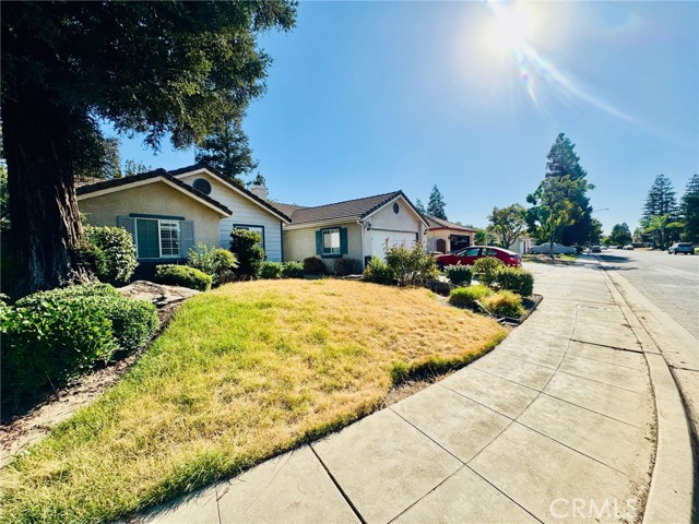Detail Gallery Image 3 of 26 For 4189 W Providence Ave, Fresno,  CA 93722 - 3 Beds | 2 Baths