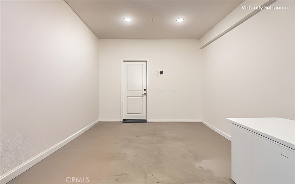 https://media.crmls.org/medias/ca65fc8d-22d4-463e-8fe7-ada72a140605.jpg?preset=X-Large