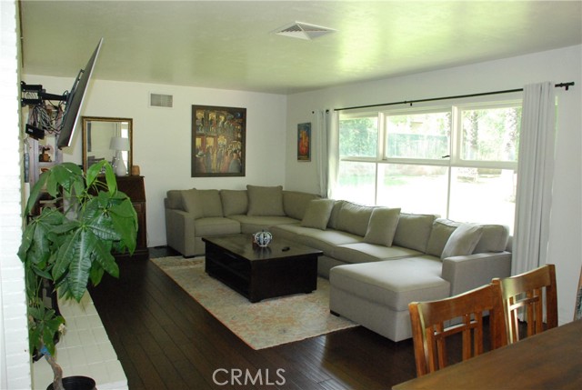 360 Campbell Avenue, Redlands CA: https://media.crmls.org/medias/ca664b6f-4ca6-43cd-8524-533ff78630fb.jpg