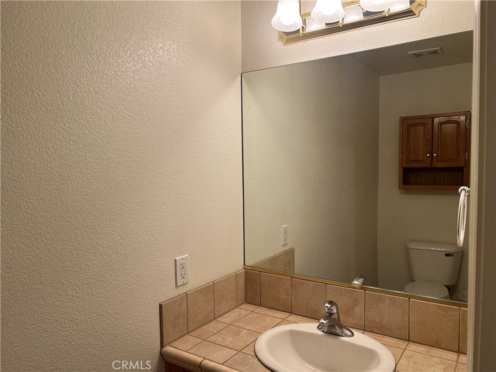 https://media.crmls.org/medias/ca66c2ab-bdc2-4fd9-8352-0af909684071.jpg?preset=X-Large