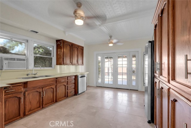 Detail Gallery Image 6 of 30 For 155 N 7th Ave, Chowchilla,  CA 93610 - 4 Beds | 2/1 Baths