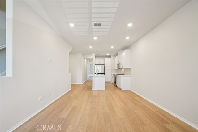 221 Aurora Lane, Pomona CA: https://media.crmls.org/medias/ca69432a-55f3-4a84-8160-cf9ca754660e.jpg