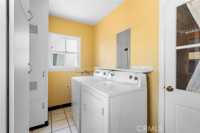 13617 Bassett Street, Valley Glen CA: https://media.crmls.org/medias/ca696052-9c8e-490f-874a-b4e6966e9078.jpg