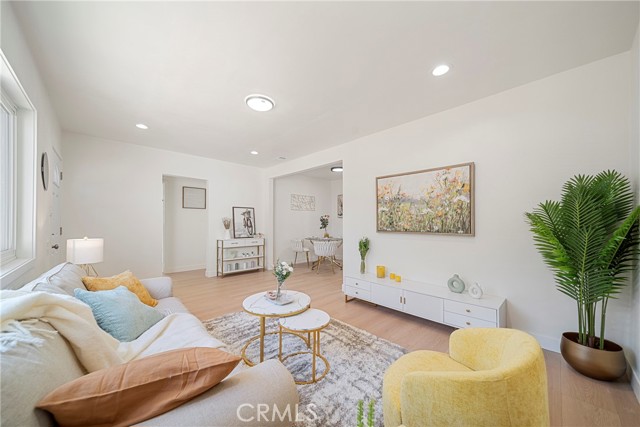 3211 W Jeffries Avenue, Burbank CA: https://media.crmls.org/medias/ca69bbd0-29e9-418f-9017-c0b0746caaac.jpg