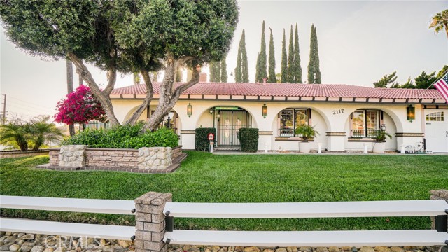 Detail Gallery Image 2 of 36 For 2117 Capuchin Way, Claremont,  CA 91711 - 4 Beds | 2 Baths