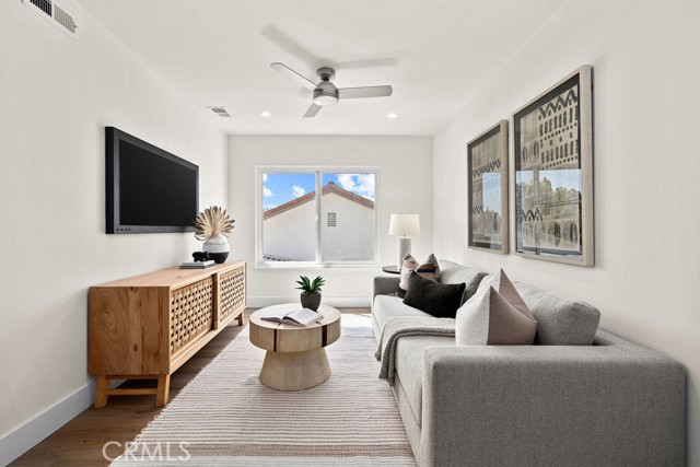 Detail Gallery Image 21 of 43 For 937 Carnation, Costa Mesa,  CA 92626 - 5 Beds | 3 Baths