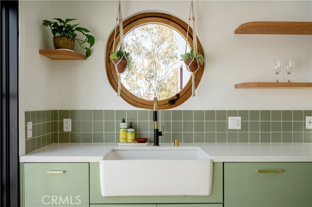 811 Maltman Avenue, Los Angeles CA: https://media.crmls.org/medias/ca6abca9-466c-4cd0-ae30-45012b0f3e33.jpg