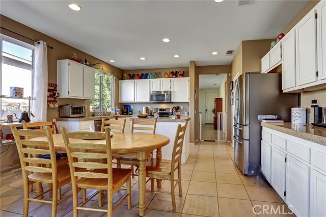 27727 Hollyoak Way, Menifee CA: https://media.crmls.org/medias/ca6cf197-5d18-4314-b4ae-beb1c7cb40af.jpg