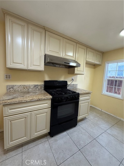 1113 N Avenue 50, Los Angeles CA: https://media.crmls.org/medias/ca6d7695-5882-4e08-b7bf-fa721becd417.jpg
