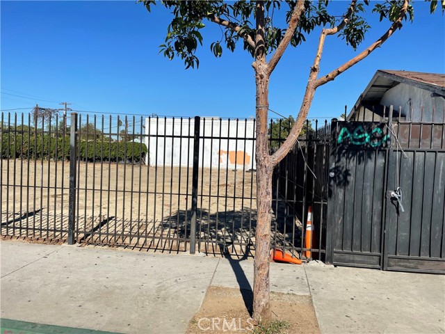 801 E Compton Boulevard, Rancho Dominguez CA: https://media.crmls.org/medias/ca6d78b6-e63b-4a30-bb78-114a208573a9.jpg