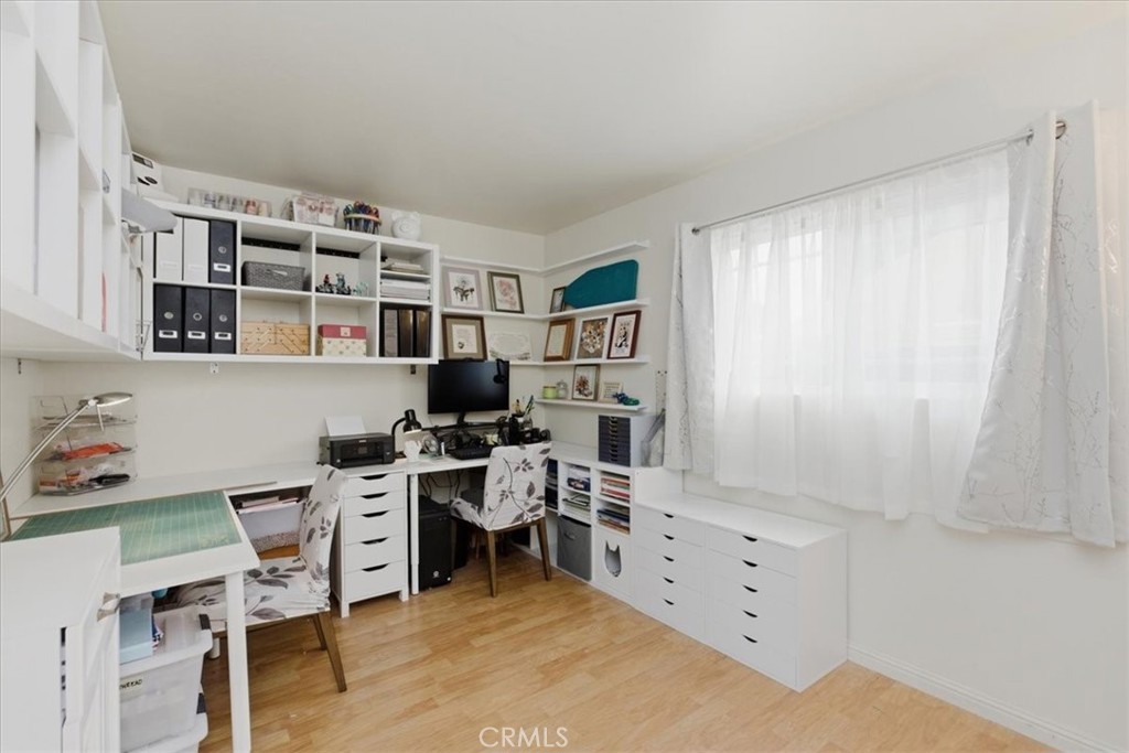 https://media.crmls.org/medias/ca6d7bb8-2338-4fd1-8d77-9cf9d69de5bf.jpg?preset=X-Large