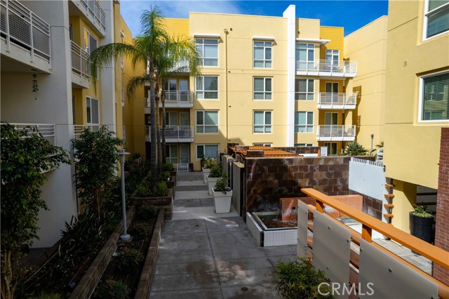 Detail Gallery Image 45 of 64 For 21301 Erwin St #237,  Woodland Hills,  CA 91367 - 2 Beds | 2 Baths