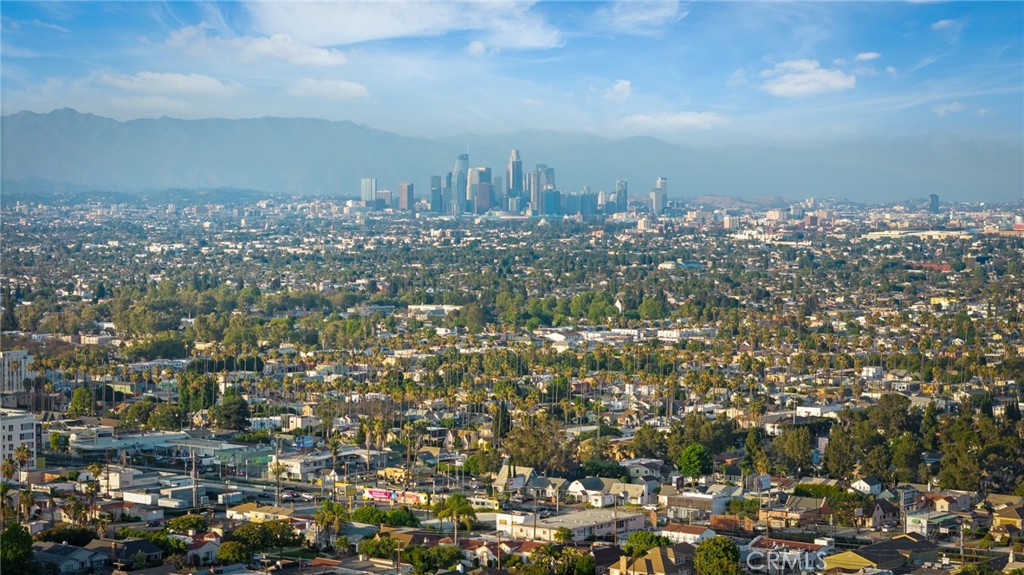 https://media.crmls.org/medias/ca6e3322-e151-4473-9ce1-8435b7d86785.jpg?preset=X-Large