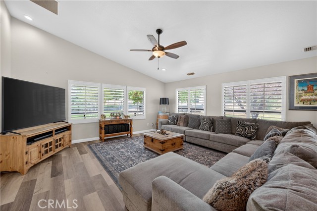 Detail Gallery Image 4 of 75 For 9902 Avenida Miravilla, Cherry Valley,  CA 92223 - 4 Beds | 2 Baths