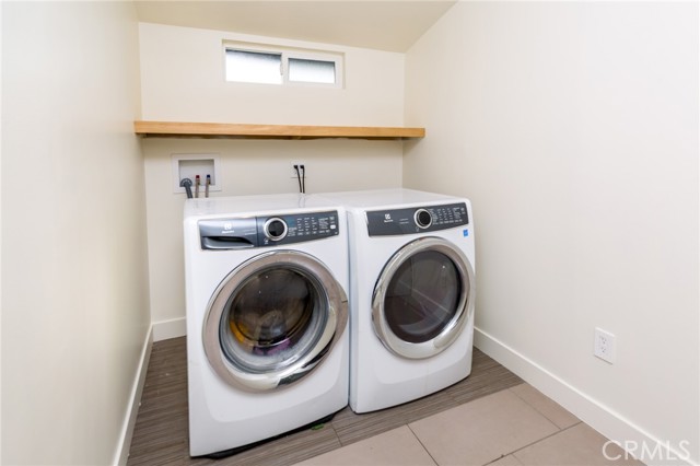 Detail Gallery Image 15 of 16 For 6251 Aura, Tarzana,  CA 91335 - 4 Beds | 3 Baths