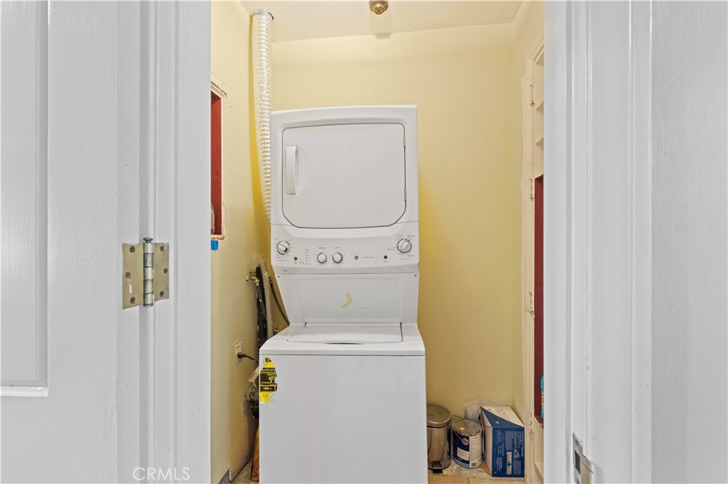 https://media.crmls.org/medias/ca6f5942-894d-4828-b973-b4180fde6651.jpg?preset=X-Large