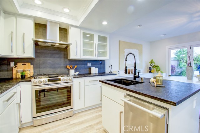 Detail Gallery Image 16 of 69 For 51 La Costa Ct, Laguna Beach,  CA 92651 - 3 Beds | 2/1 Baths