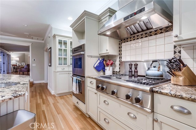 407 Mendoza Terrace, Corona del Mar CA: https://media.crmls.org/medias/ca6fd836-93ce-4d62-af18-7603cd386d23.jpg