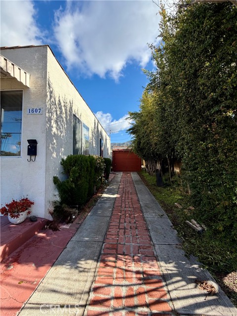 Detail Gallery Image 28 of 30 For 1607 Glenwood, Glendale,  CA 91201 - 2 Beds | 1 Baths