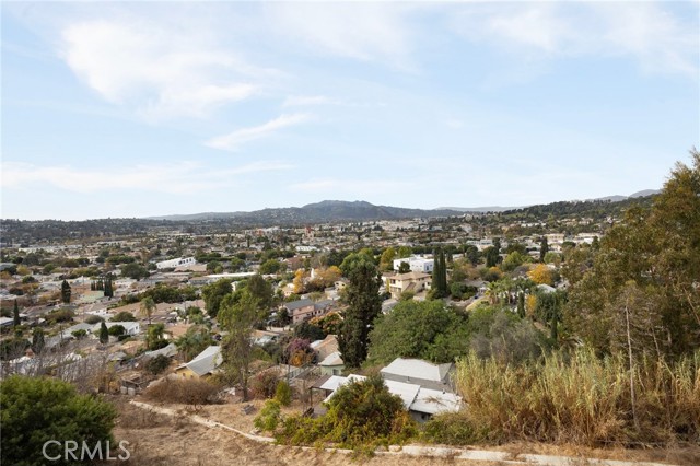 Detail Gallery Image 30 of 32 For 2391 Yorkshire Dr, Los Angeles,  CA 90065 - 3 Beds | 2/1 Baths