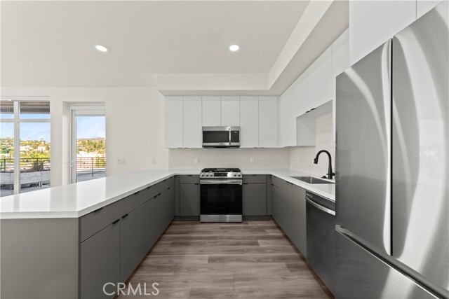 4850 Hollywood Boulevard, Hollywood CA: https://media.crmls.org/medias/ca732831-5939-44a9-be4c-e02ec8d5780c.jpg