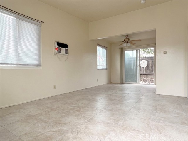 284 N Palm Avenue, Upland CA: https://media.crmls.org/medias/ca73e12c-0466-42a3-853a-ca704af3edd9.jpg