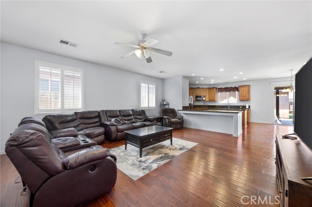 Detail Gallery Image 9 of 30 For 6202 Ocean Jasper Dr, Bakersfield,  CA 93313 - 5 Beds | 4 Baths