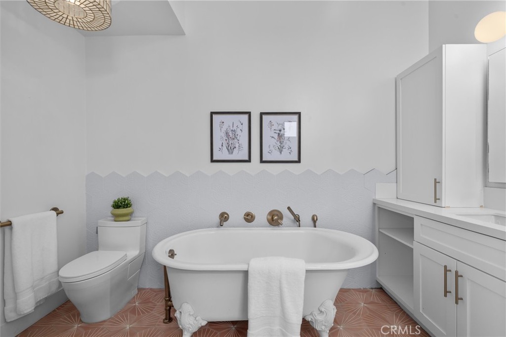 https://media.crmls.org/medias/ca75c3fa-071c-4751-bb37-8174186379b6.jpg?preset=X-Large