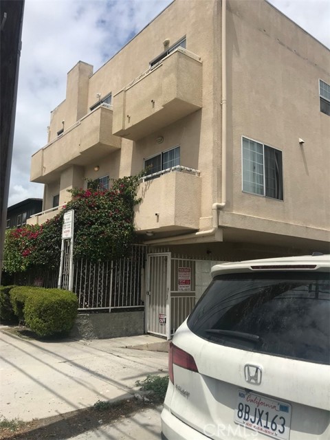 11035 Moorpark ST Unit: 202