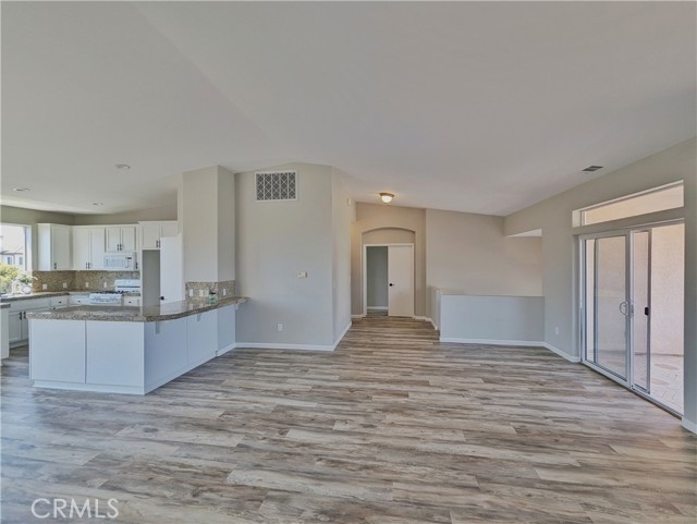 808 Damask Court, Santa Maria CA: https://media.crmls.org/medias/ca76f6f5-c81b-4689-8869-613e788f4a07.jpg