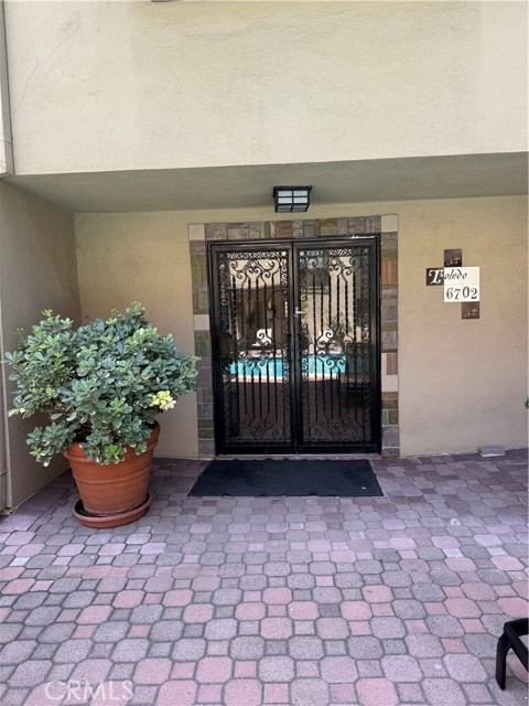 Detail Gallery Image 15 of 27 For 6702 Hillpark Dr #308,  Los Angeles,  CA 90068 - 2 Beds | 2 Baths