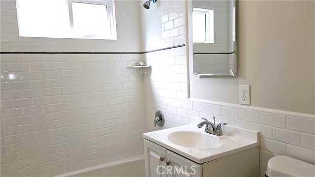 Detail Gallery Image 4 of 8 For 1014 Curtis Ln a,  Alhambra,  CA 91801 - 2 Beds | 1 Baths