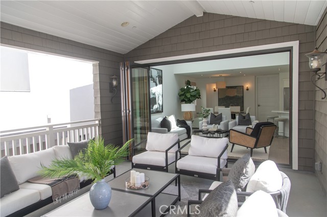 Detail Gallery Image 12 of 20 For 424 1/2 Marguerite Ave, Corona Del Mar,  CA 92625 - 2 Beds | 2/1 Baths