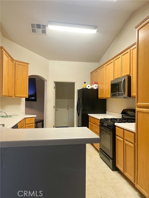 Detail Gallery Image 8 of 13 For 2153 W Solis St, Merced,  CA 95348 - 4 Beds | 2 Baths
