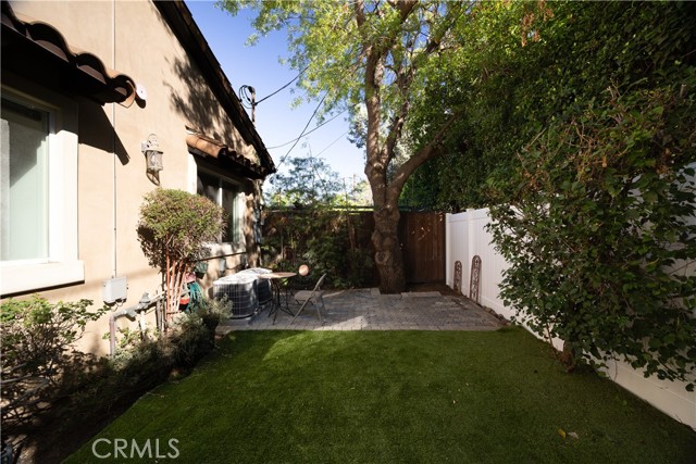 Detail Gallery Image 3 of 27 For 19617 Oxnard St, Tarzana,  CA 91356 - 3 Beds | 2 Baths