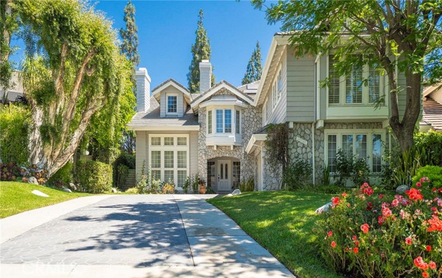 Detail Gallery Image 2 of 32 For 18741 Hillsboro Rd, Northridge,  CA 91326 - 5 Beds | 6/1 Baths