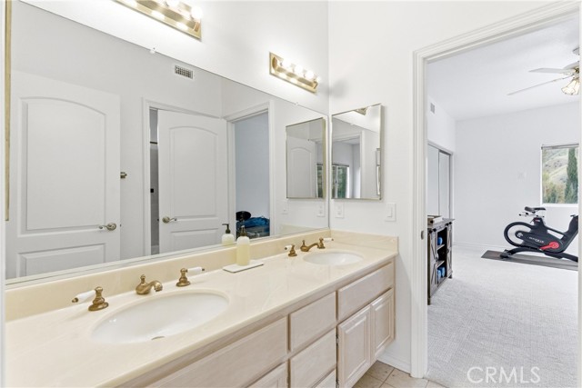 Image 38 of 53 For 24345 La Homa