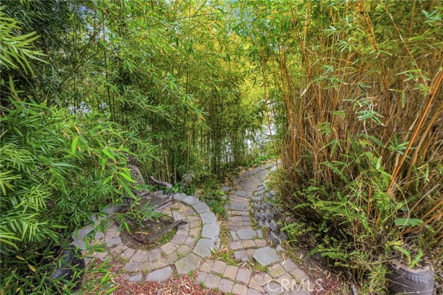 2025 Navy Street, Santa Monica CA: https://media.crmls.org/medias/ca7ad1ee-6dc6-45f6-ae74-7777cc80a06f.jpg