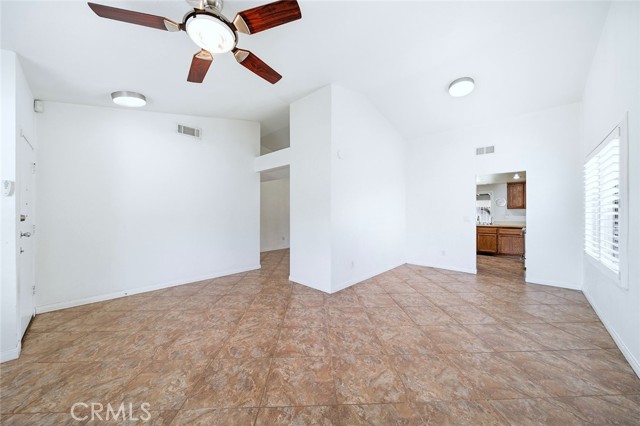 Detail Gallery Image 8 of 38 For 1080 Brentwood, Rialto,  CA 92376 - 3 Beds | 2 Baths