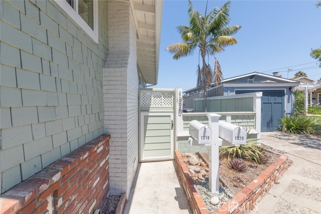 1320 Bush Street, San Diego CA: https://media.crmls.org/medias/ca7d830c-a539-4bb0-9273-9a90c608e380.jpg