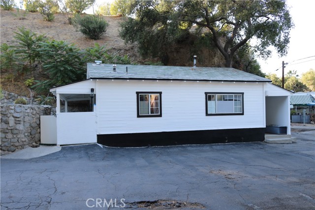 Detail Gallery Image 2 of 8 For 10799 Sherman Grove Ave, Sunland,  CA 91040 - 1 Beds | 1 Baths